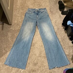 Distressed wide leg denium jeans. Size 28. Vervet brand.